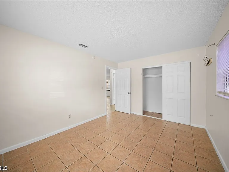 5553 5th Ave — Photo 12