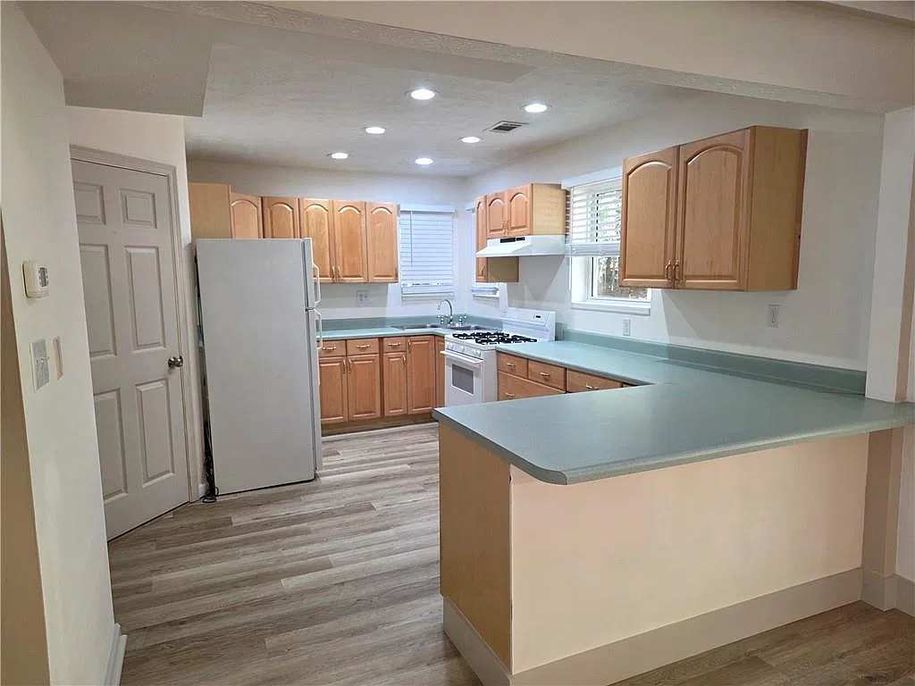 1 bed, 1.0 bath, 2280 sqft, $1,400 — Photo 4