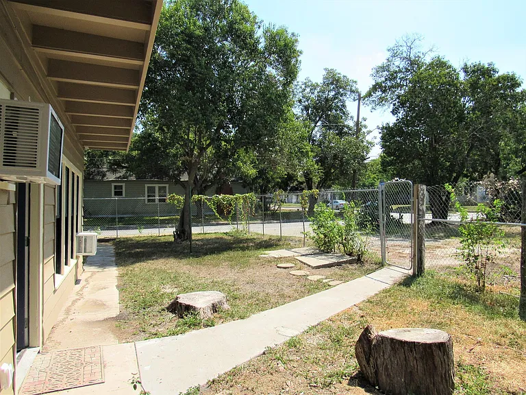 454 Bailey Ave — Photo 17
