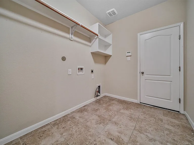 25208 Forest Ledge Dr — Photo 32