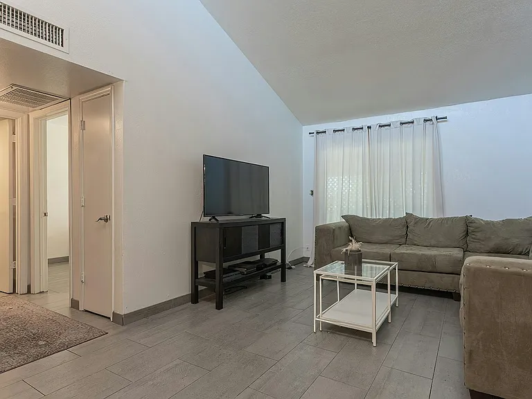 406 E Washington Ave #B — Photo 13