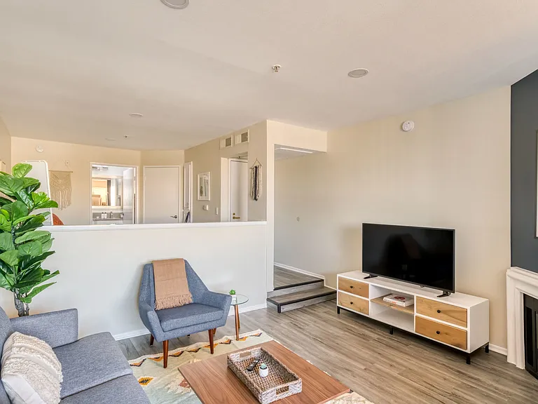 1223 Federal Ave — Photo 54