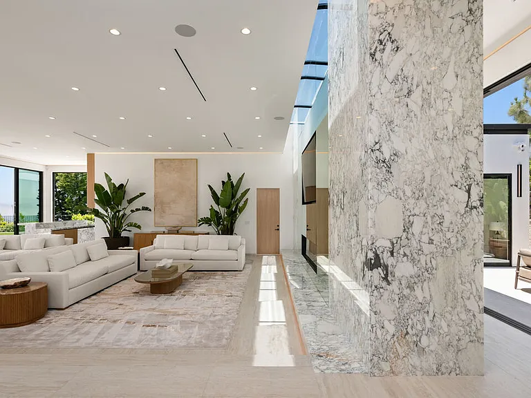 365 Trousdale Pl — Photo 9