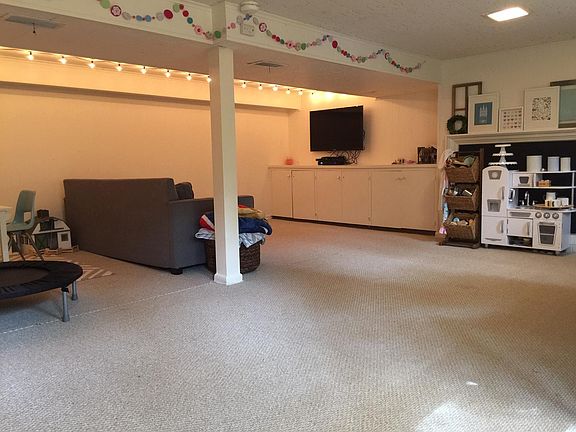 family room 12 ft x 25 ft