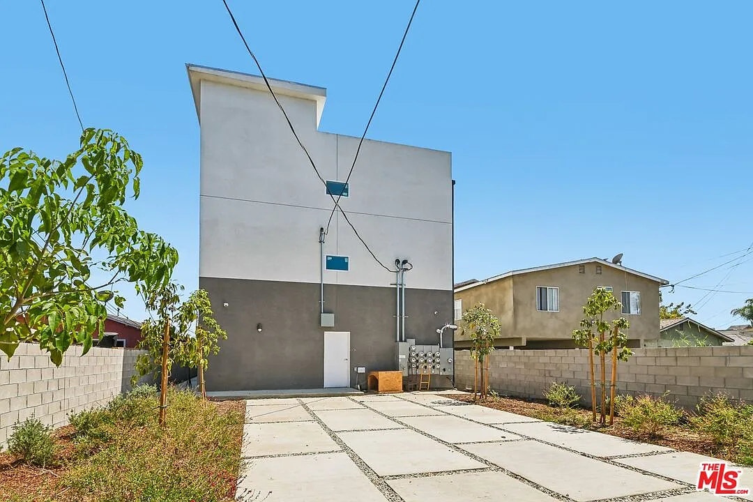 1 bed, 1.0 bath, 405 sqft, $2,000 — Photo 2