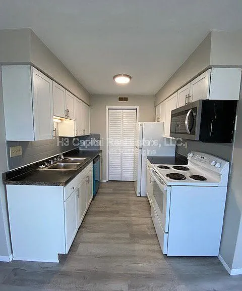 11-17 Kensington Heights — Photo 21