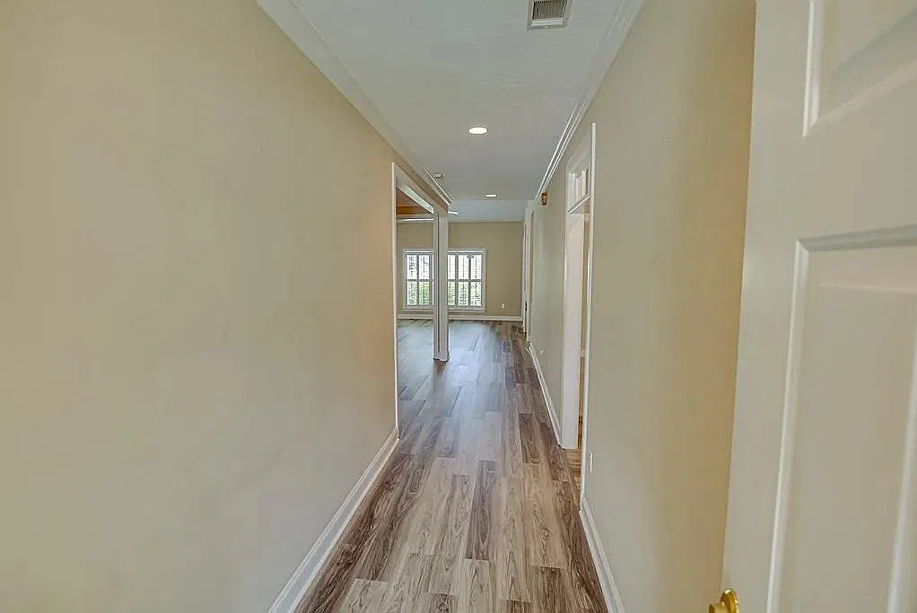 3 bed, 1739 sqft, $1,999 — Photo 2
