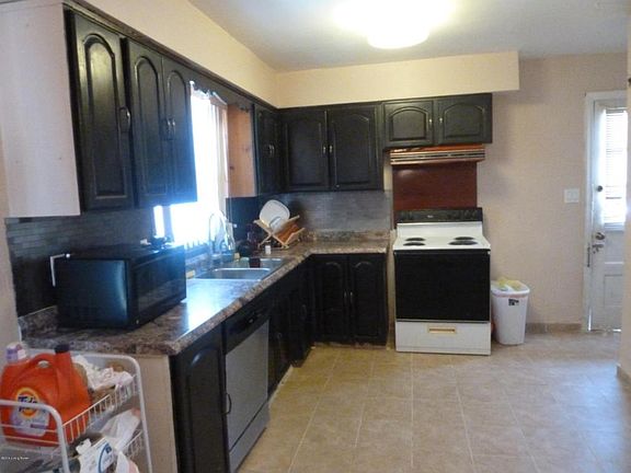 2nd image of 3422 Park Row Dr