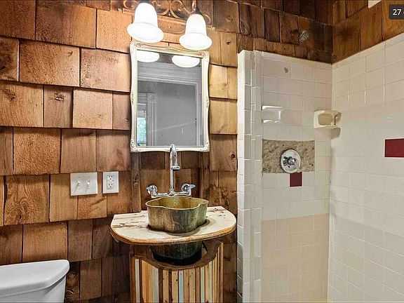 4th image of 418 Silver Maple Way