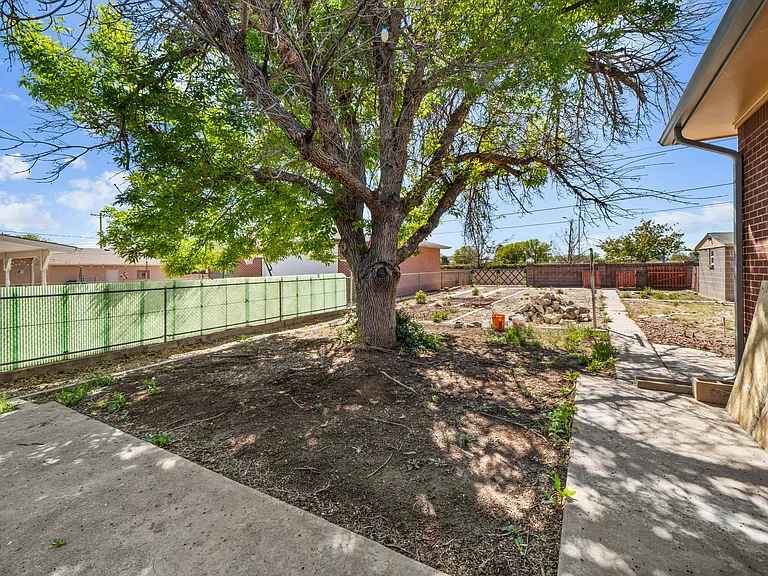 24 Radcliff Ln — Photo 27
