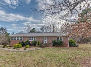 49 Smith Rd, Columbus, NC 28722