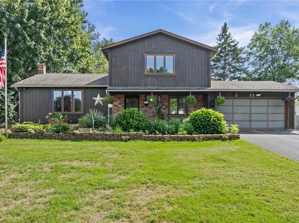 75 Woodedge Ln, Rochester, NY 14626