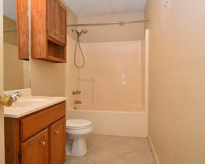402 W Florida Ave — Photo 9
