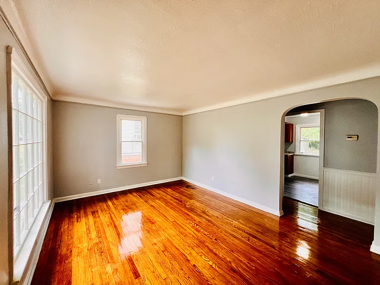 8606 Rosewood Ave — Photo 2