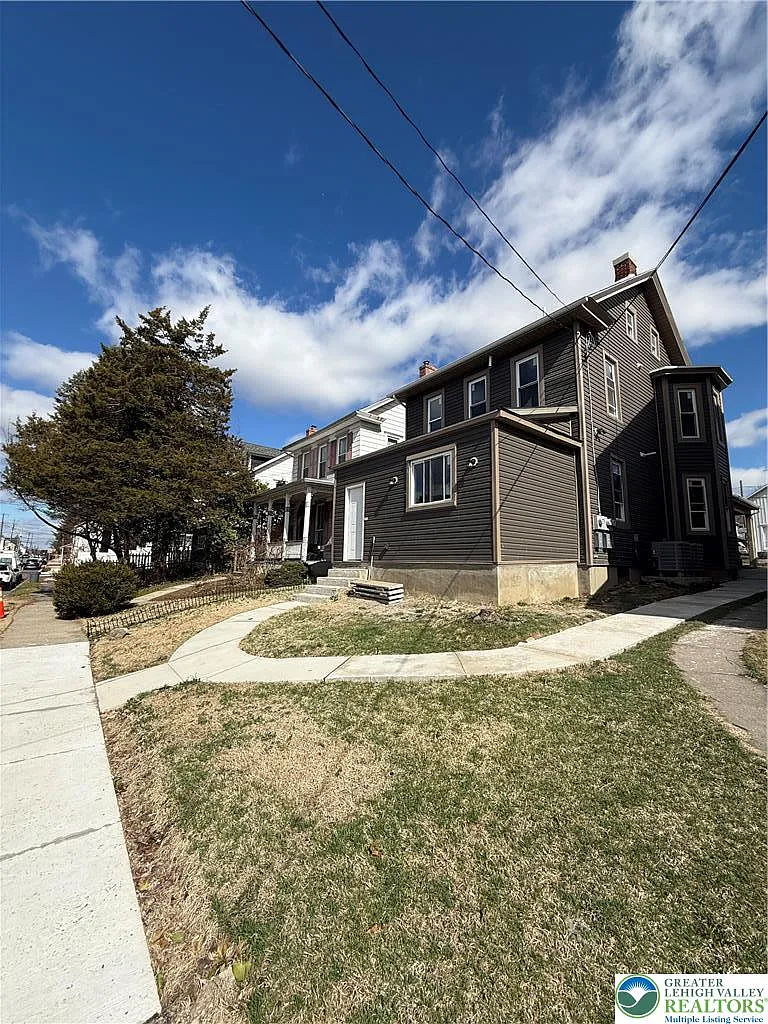Building Photo - 729 3rd St