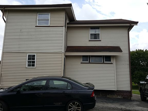 3rd image of 432 E Dewey Ave