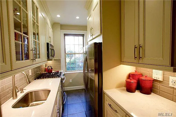 Sold by Remax City Square | media 35