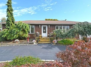 95 Vermont Ave, West Babylon, NY 11704