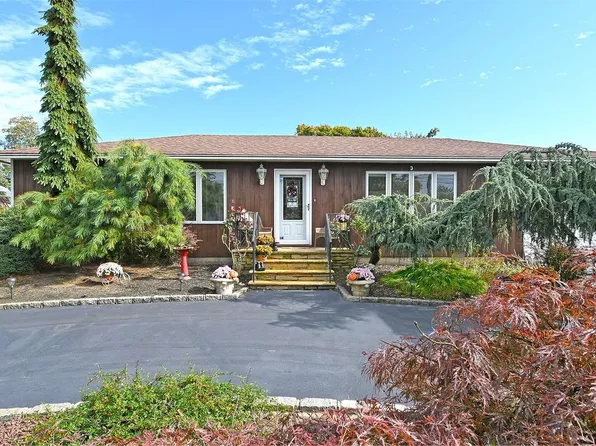 95 Vermont Avenue, West Babylon, NY 11704