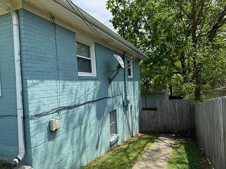 123 Chris Dr — Photo 3