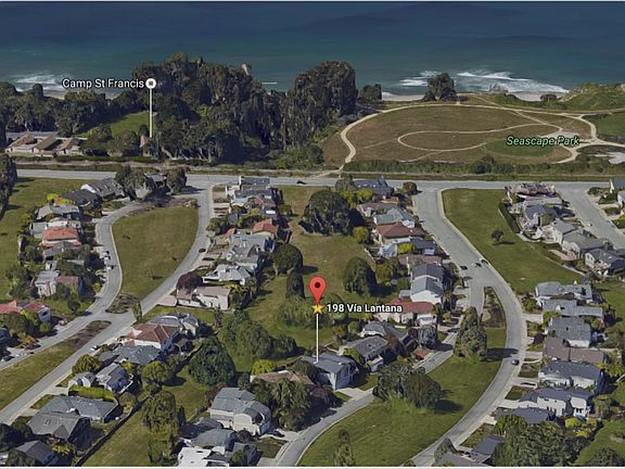 Ideal location - a short walk to the beach, park, and Seasca