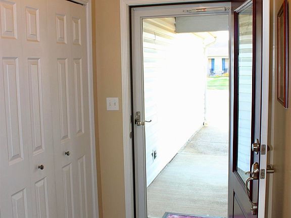 3rd image of 608 Marquis Cir