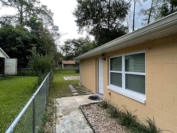 2nd image of 1129 SE 32nd Ave #B