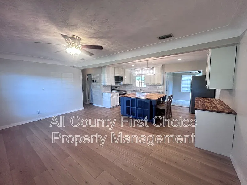 3 bed, 2.0 bath, 1326 sqft, $2,750 — Photo 2