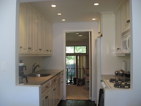 3rd image of 25 Barker St APT 513