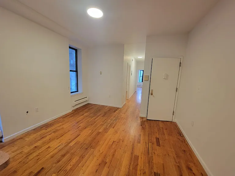 284 14th St #1R — Photo 1