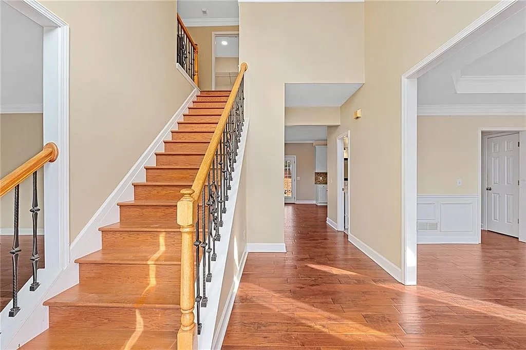 4 bed, 2.5 bath, 2862 sqft, $3,300 — Photo 3
