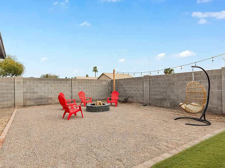 2529 E Commonwealth Cir — Photo 33