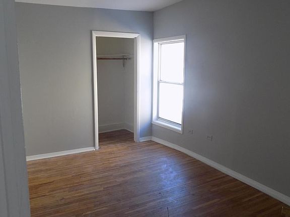 5th image of 224 Blackhawk Ave