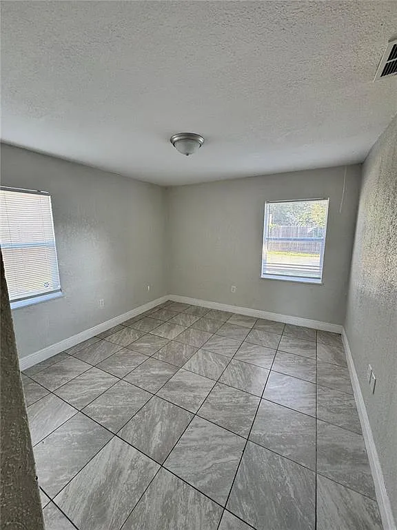 2 bed, 1.0 bath, 800 sqft, $1,200 — Photo 4