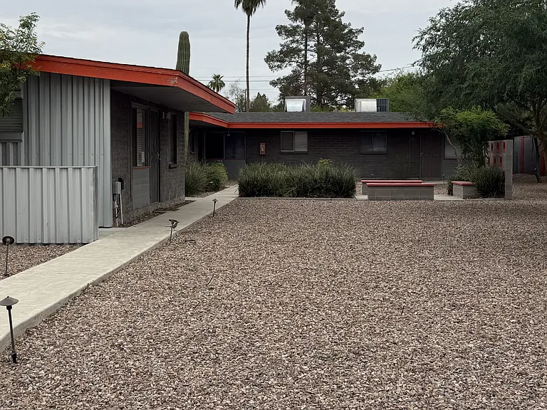 824 E Rose Ln #4 — Photo 14