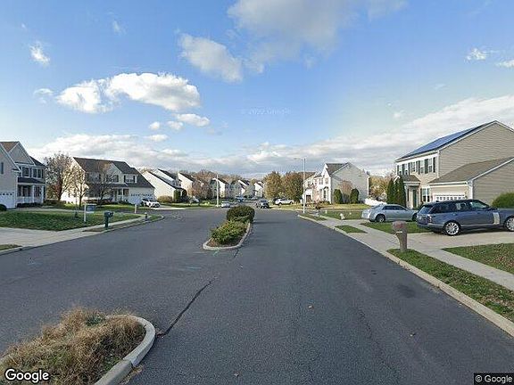 Exterior Neighborhood (street photo)