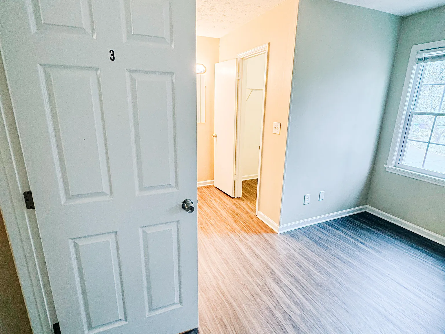 4 bed, 4.0 bath, 2700 sqft, $1,161 — Photo 4