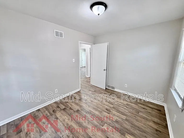 3040 S Edgeware Rd — Photo 17
