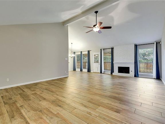 3rd image of 4306 Oak Creek Dr