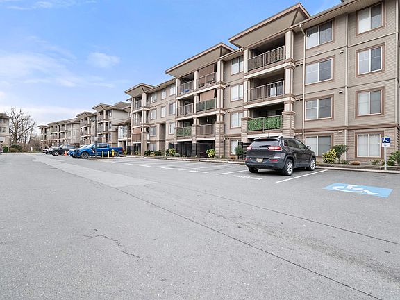 3rd image of 45567 Yale Rd #209