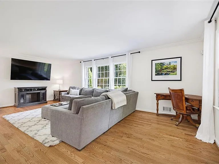 4966 Cambridge Dr — Photo 8