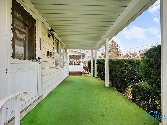 3rd image of 3632 Leybourn Ave