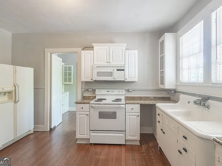356 Jackson St — Photo 4