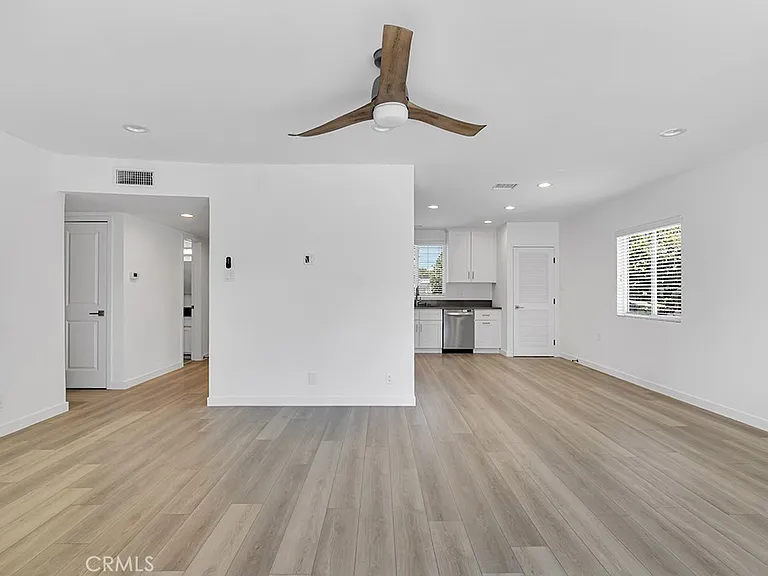 6650 Jumilla Ave — Photo 8