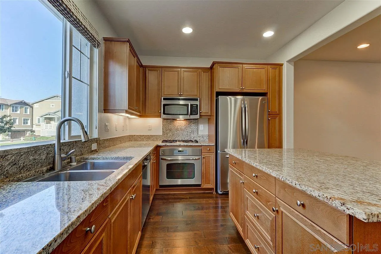 3 bed, 2.5 bath, 1534 sqft, $3,850 — Photo 3
