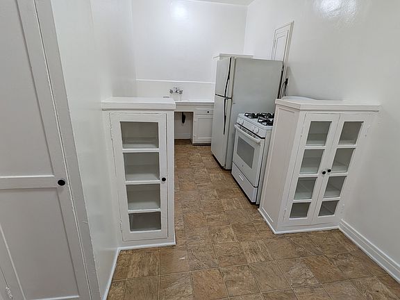 5th image of 329 S Cloverdale Ave APT 7