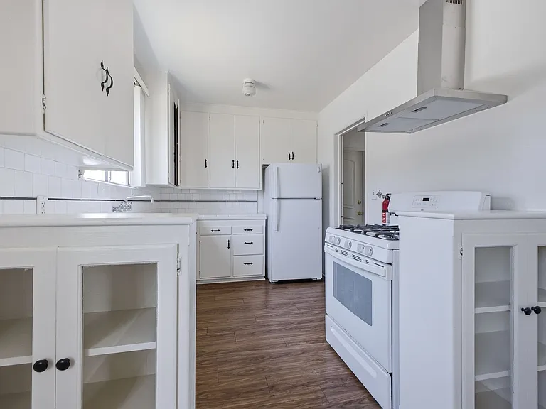 321 W Alameda Ave — Photo 5