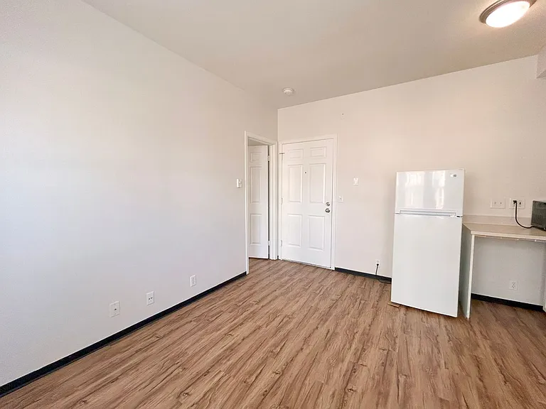 Ludlow Apartments — Photo 24