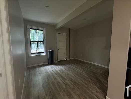 4th image of 1048 Clay Ave #G