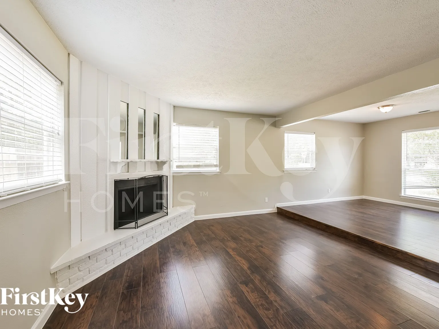 3 bed, 2.0 bath, 1824 sqft, $2,505 — Photo 4